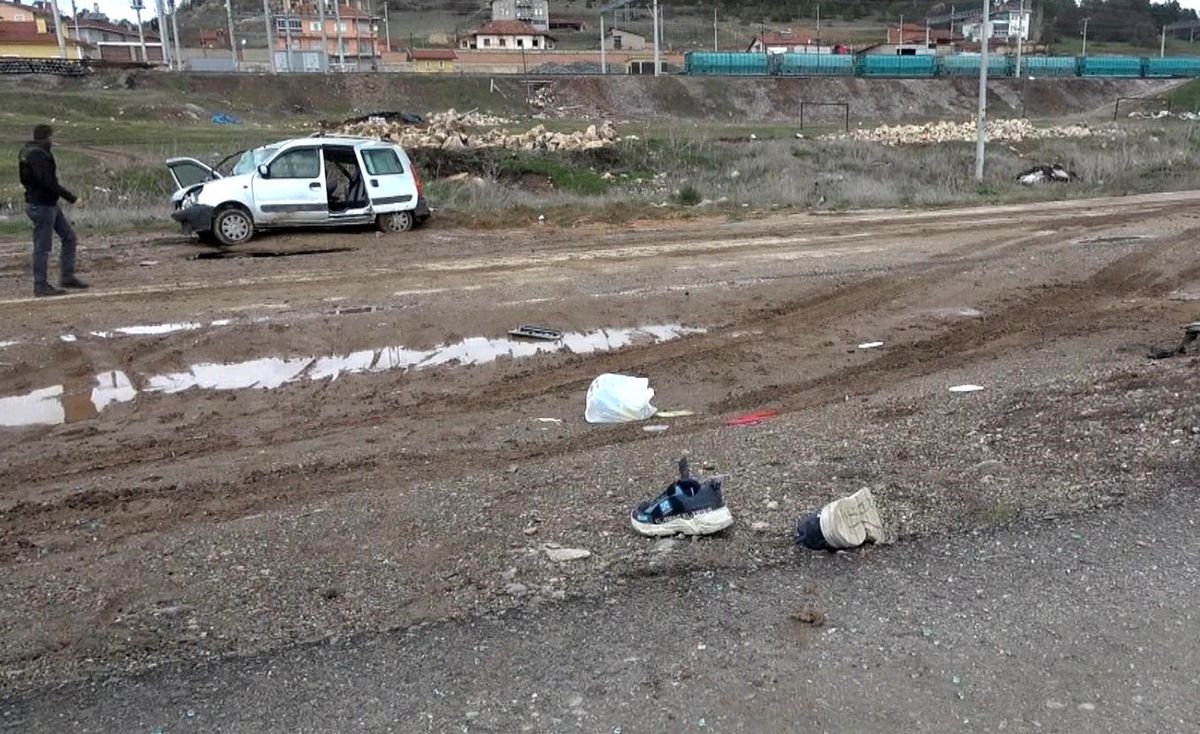 Kütahya'da Trafik Kazası: 3 Yaralı