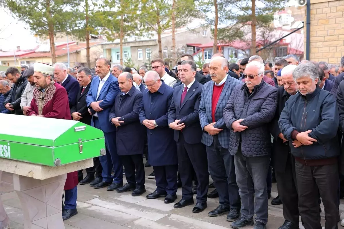 Bakan Yaşar Güler'in Yengesi Ramiye İmaç'ın Cenaze Namazı Bayburt'ta Kılındı