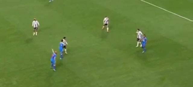 Dolmabahçe'de olay! Beşiktaşlı futbolcular maç oynanırken birbirine girdi