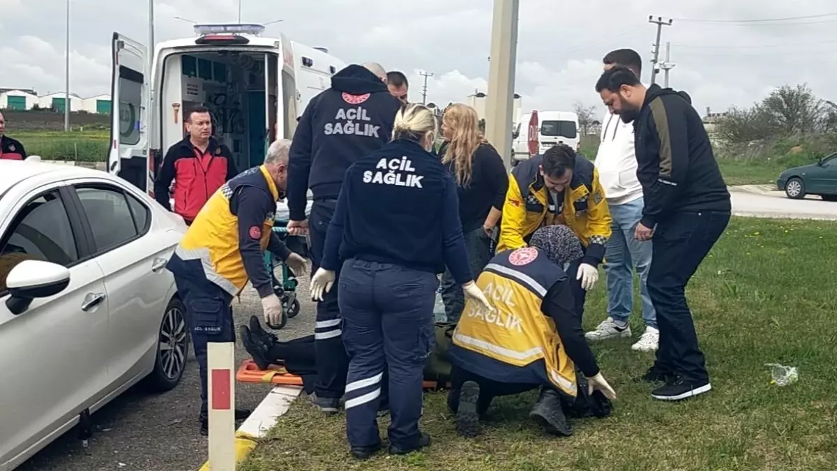 Edirne'de Trafik Kazası: İki Sürücü Yaralandı
