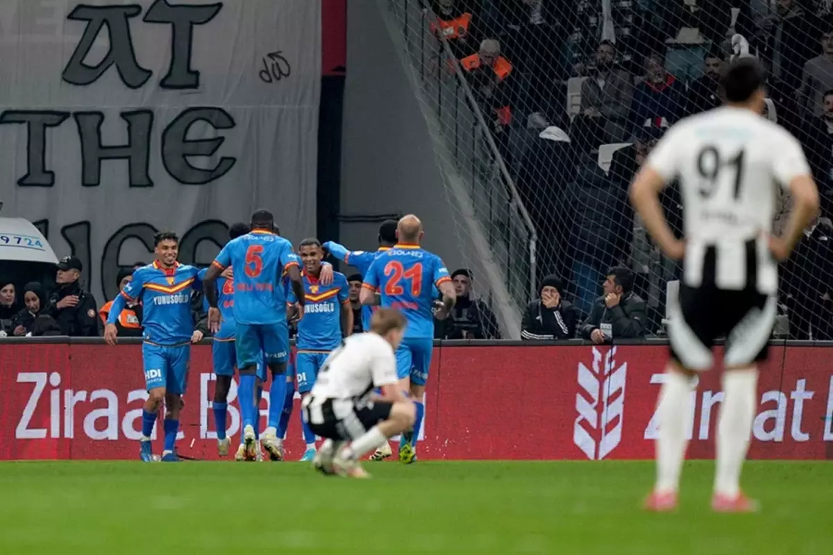 Göztepe'ye sahasında 3-1 yenilen Beşiktaş Ziraat Türkiye Kupası'ndan elendi