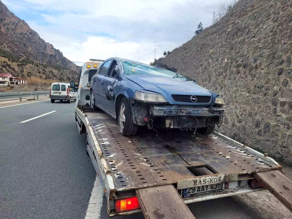 Gümüşhane'de Trafik Kazası: Sürücü Yaralandı