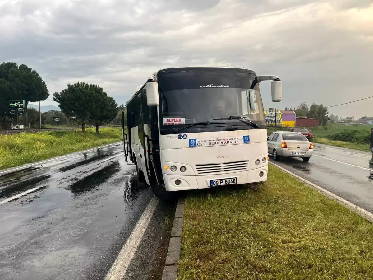 Aydın'da Servis Aracı Kaza Yaptı, Şans Eseri Yaralanan Olmadı