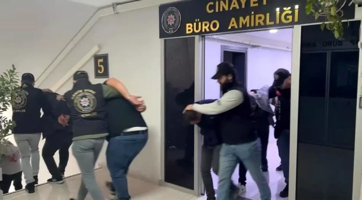 İzmir'de Müzikhol Önünde Silahlı Kavga: 3 Ölü, 7 Tutuklama