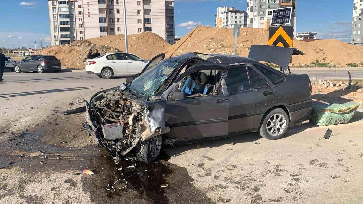 Karaman'da İki Otomobilin Çarpışması: 1 Yaralı