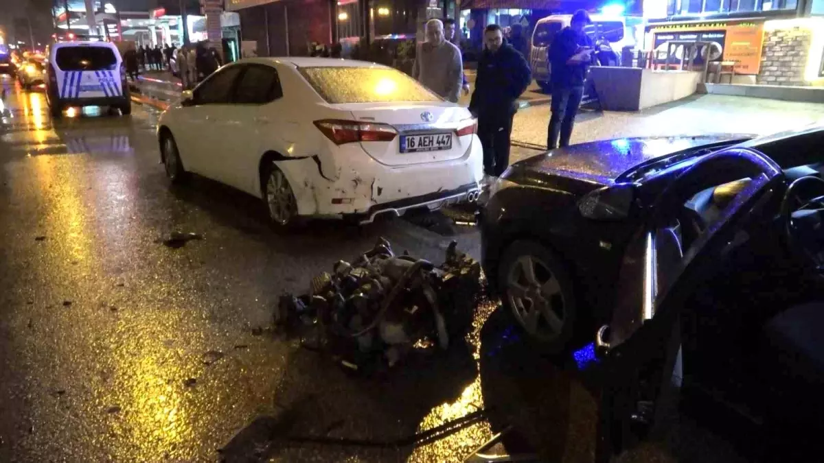 Bursa'da Kaza Müdahale Eden Polise Kamyonet Çarptı