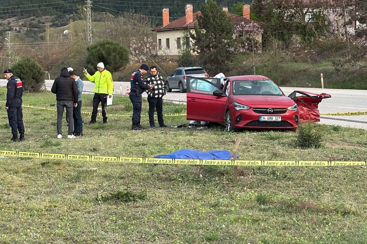 Otomobille tır çarpıştı: 4 kişi yaşamını yitirdi