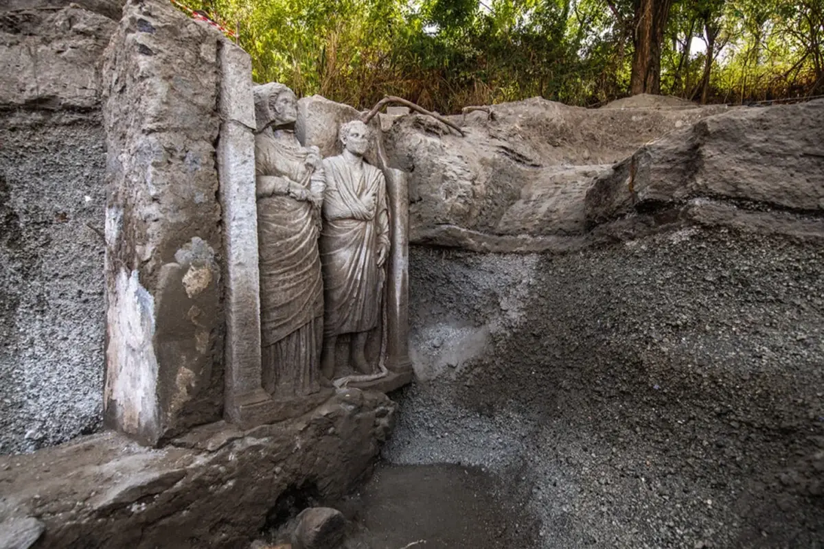 Pompei'deki kazılarda iki adet gerçek boyutlu heykel bulundu