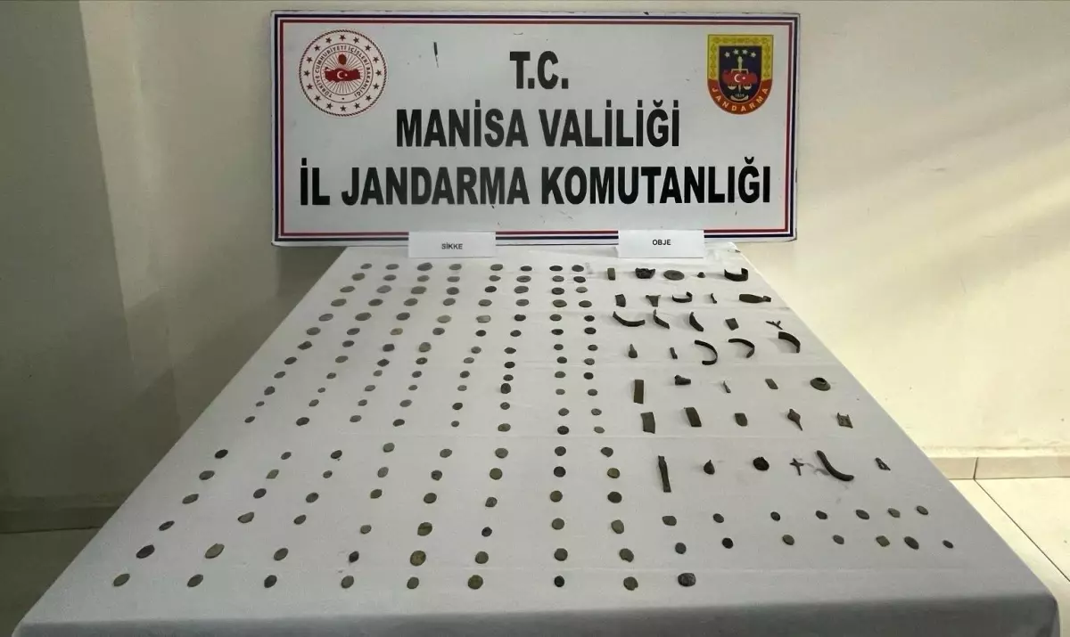 Manisa'da Tarihi Eser Operasyonu: 160 Sikke ve 35 Obje Ele Geçirildi
