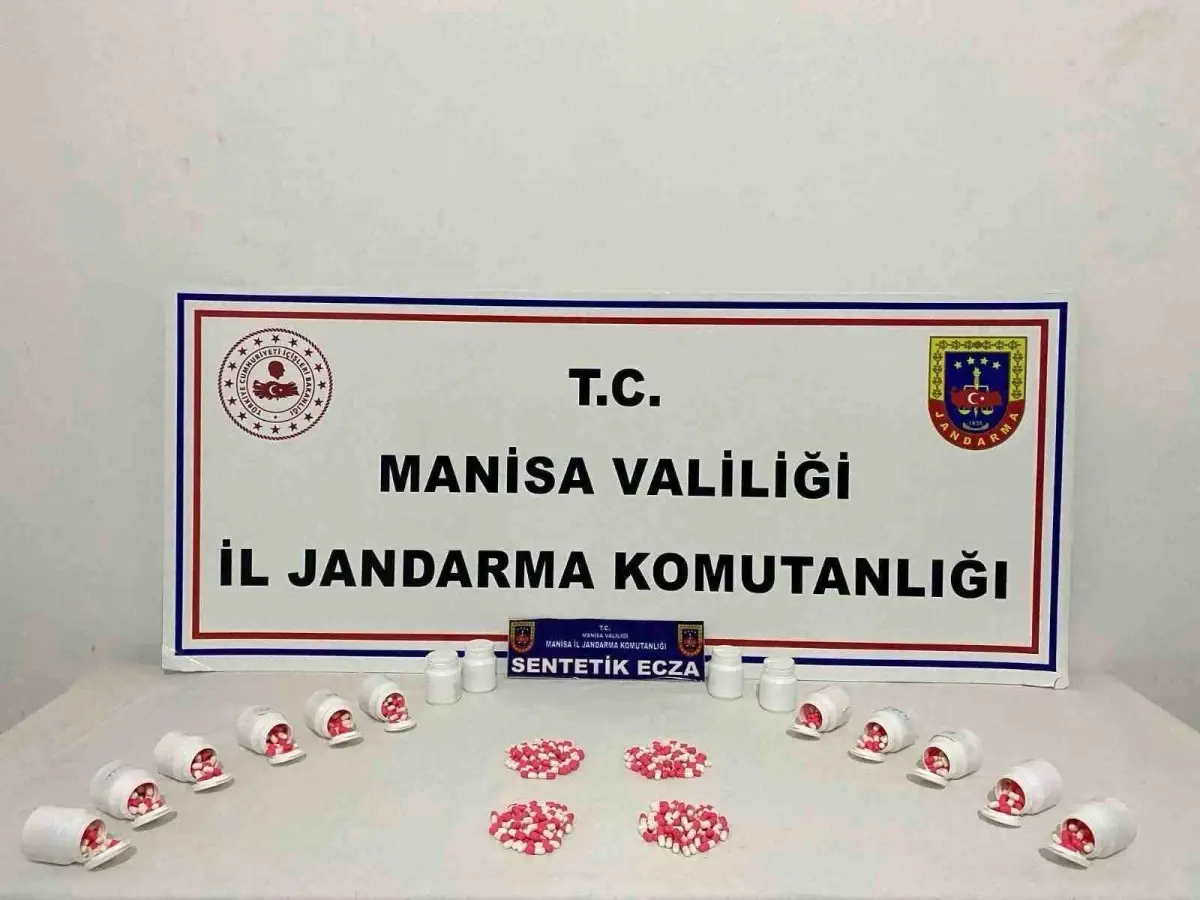 Manisa'da Jandarma Uyuşturucu Operasyonu: 1.182 Sentetik Hap Ele Geçirildi