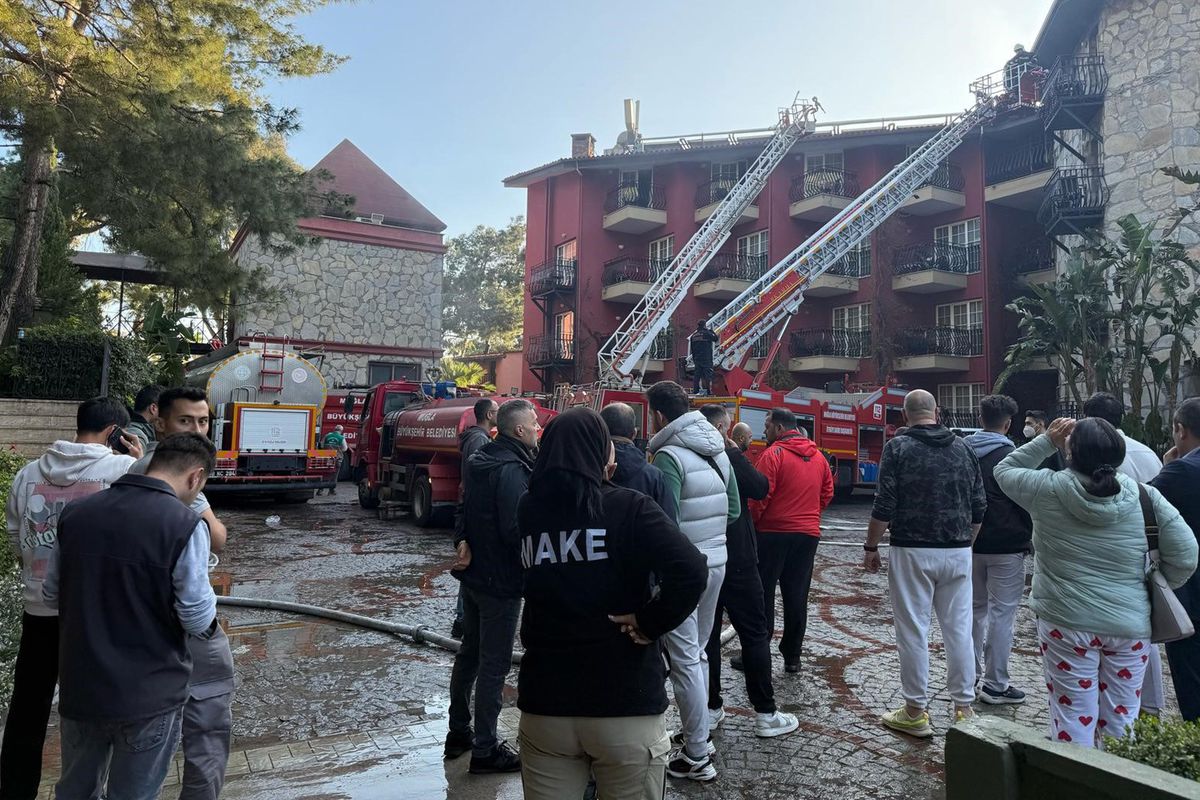 5 yıldızlı otelde korkutan yangın, 15 kişi hastaneye kaldırıldı
