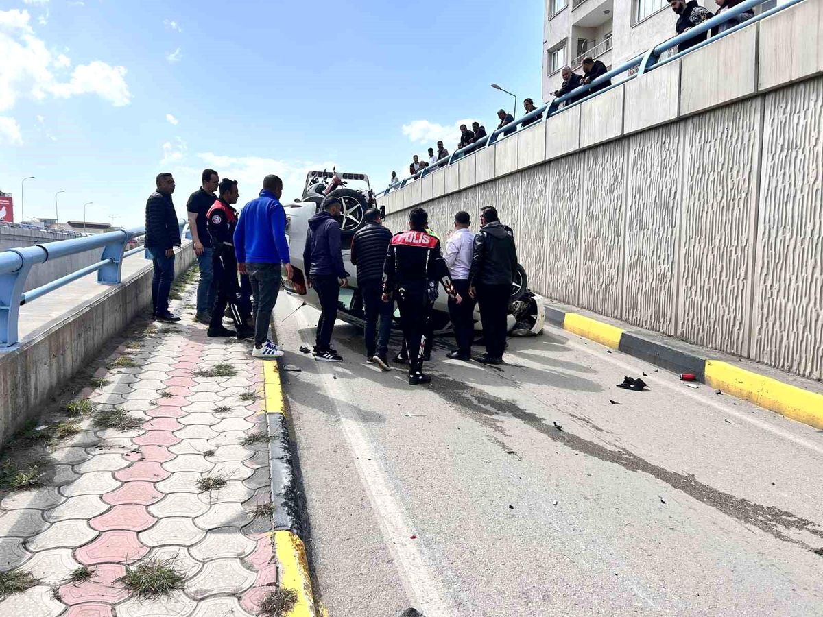 Hatay'da Ters Dönerek Takla Atan Araçta 2 Yaralı