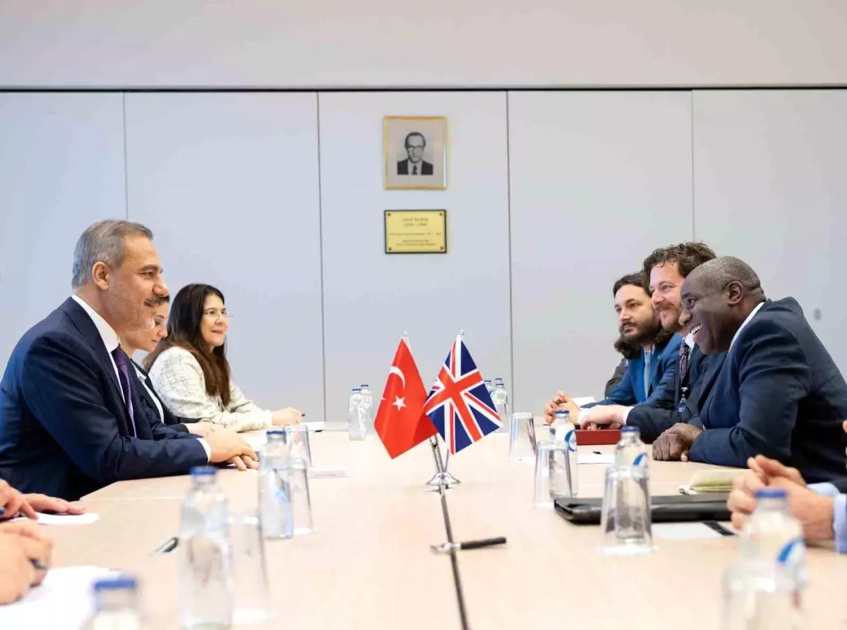 Dışişleri Bakanı Hakan Fidan, Brüksel'de İngiltere Dışişleri Bakanı ile Görüştü