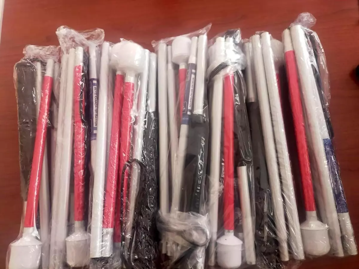 Aydın'da Hayırseverden Görme Engellilere Beyaz Baston Desteği