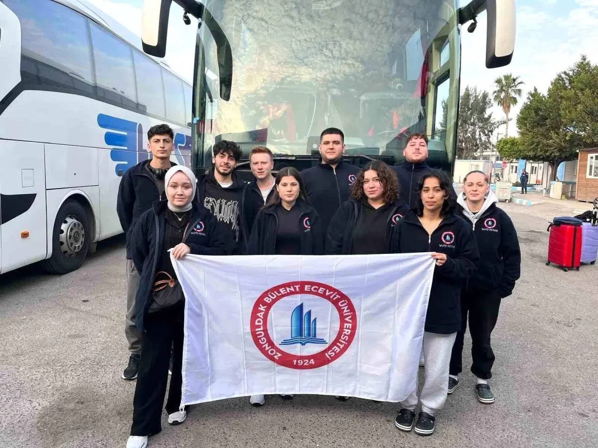 BEUN Öğrencileri Depremzedelere Destek Vermek İçin Gönül Mutfağı'nda Görev Aldı