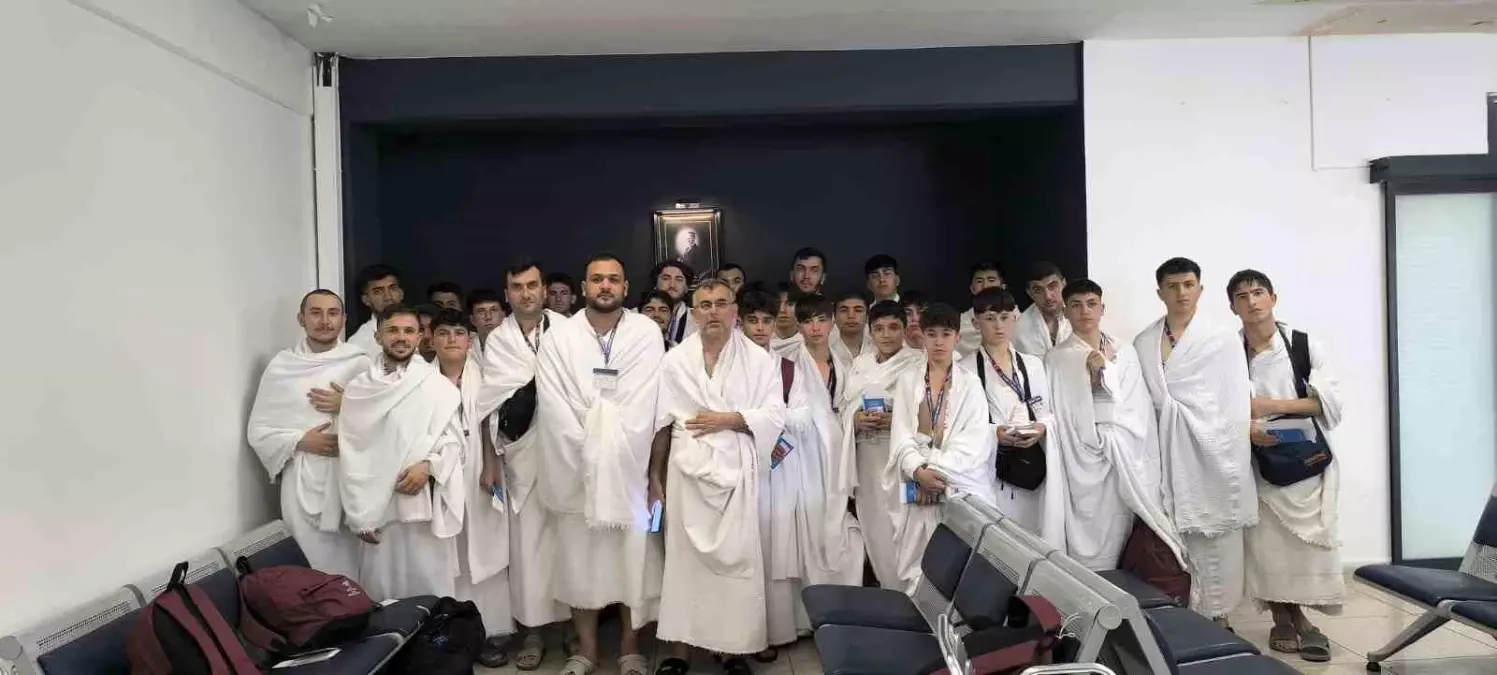 Konya'da Hafızlık Eğitimi Başarısında 30 Öğrenci Umre ile Ödüllendirildi