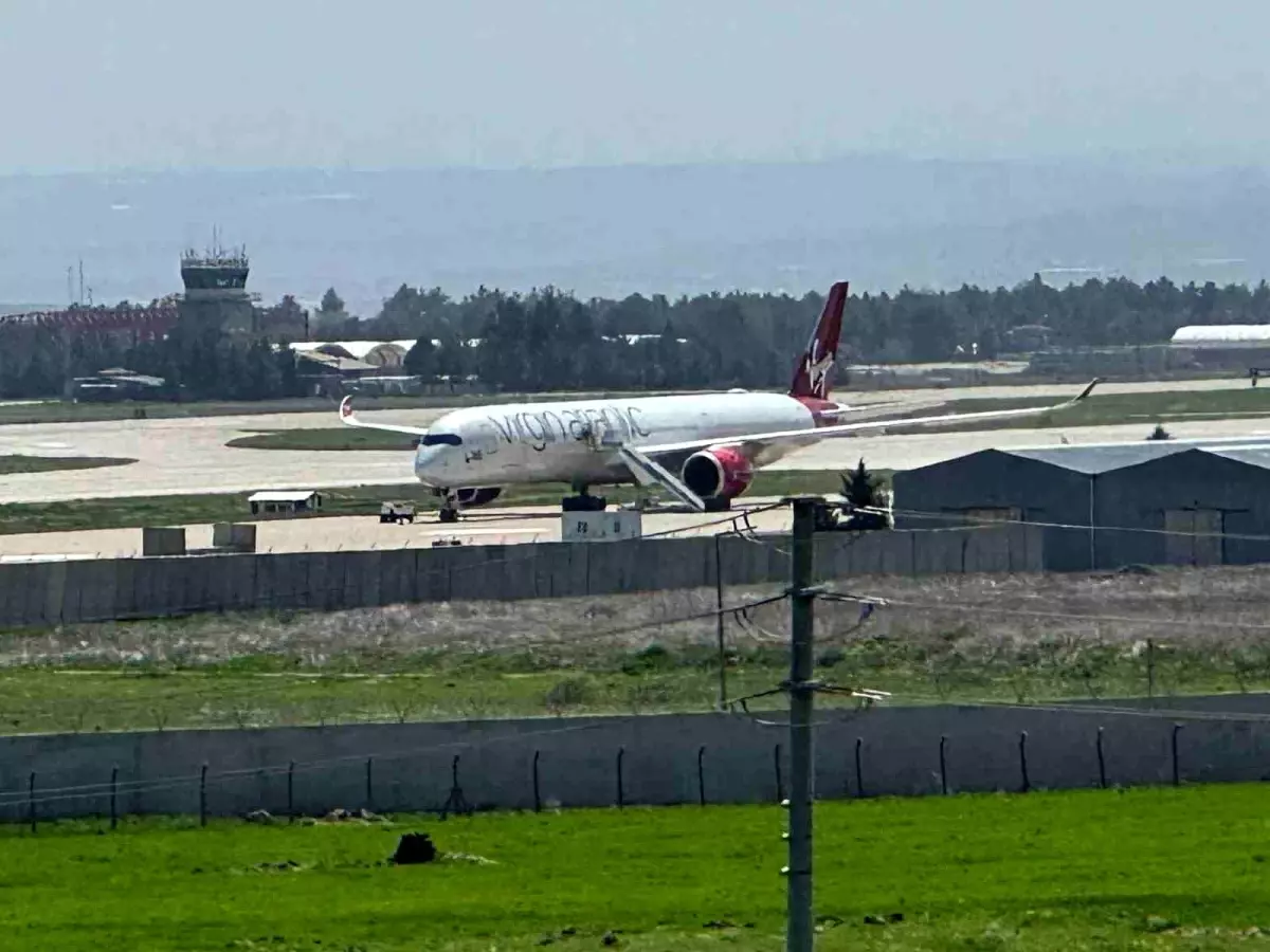 Diyarbakır'a Acil İniş Yapan Uçak, Onarılarak Seferine Devam Etti