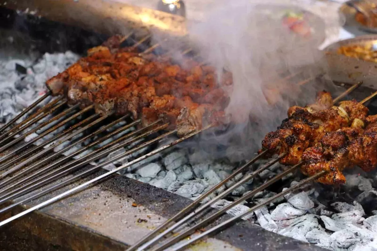 Diyarbakır'da Bayramda 50 Ton Tescilli Ciğer Kebabı Tüketildi
