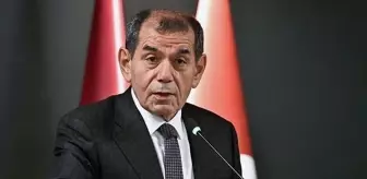 Dursun Özbek derbi biter bitmez telefona sarılmış