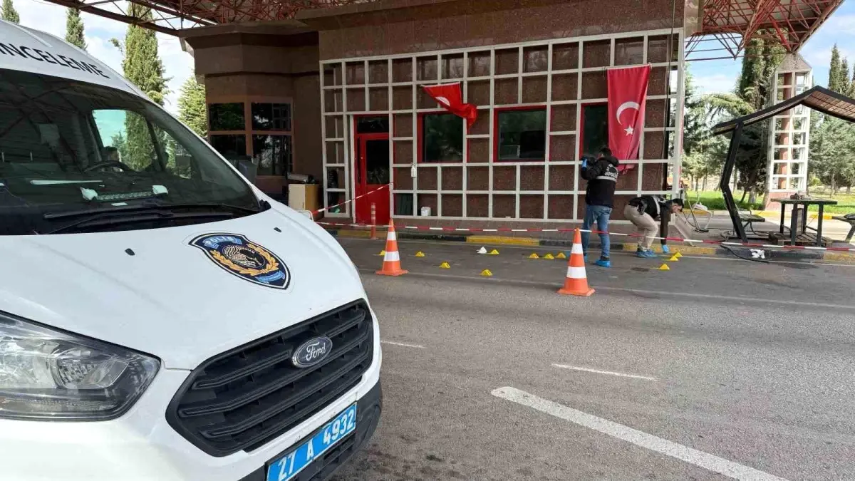 Gaziantep Havalimanı'nda Kimlik Kontrolü Sırasında Arbede: 2 Yaralı