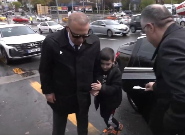 He arrived at the cemetery with a flashing vehicle! Look who the child called by Bahçeli turned out to be