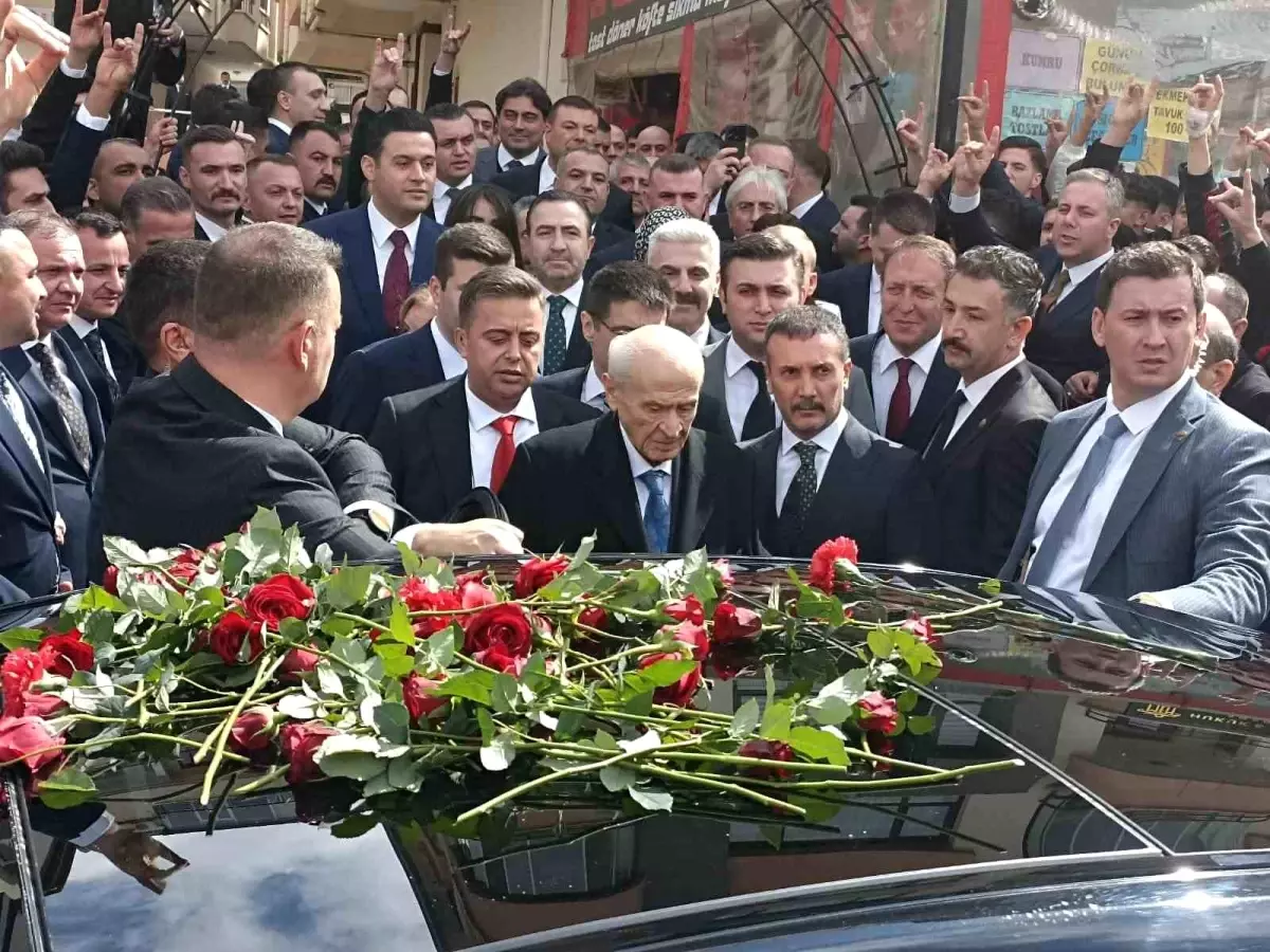 Devlet Bahçeli, Alparslan Türkeş'in Kabrini Ziyaret Etti ve Siyaset Akademisi Vakfı'nın Açılışına Katıldı
