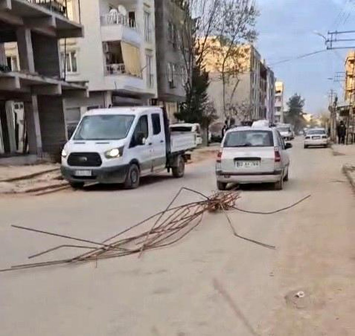 Adıyaman'da Demir Bağlı Araçla Trafikte İlerleyen Sürücüye Ceza