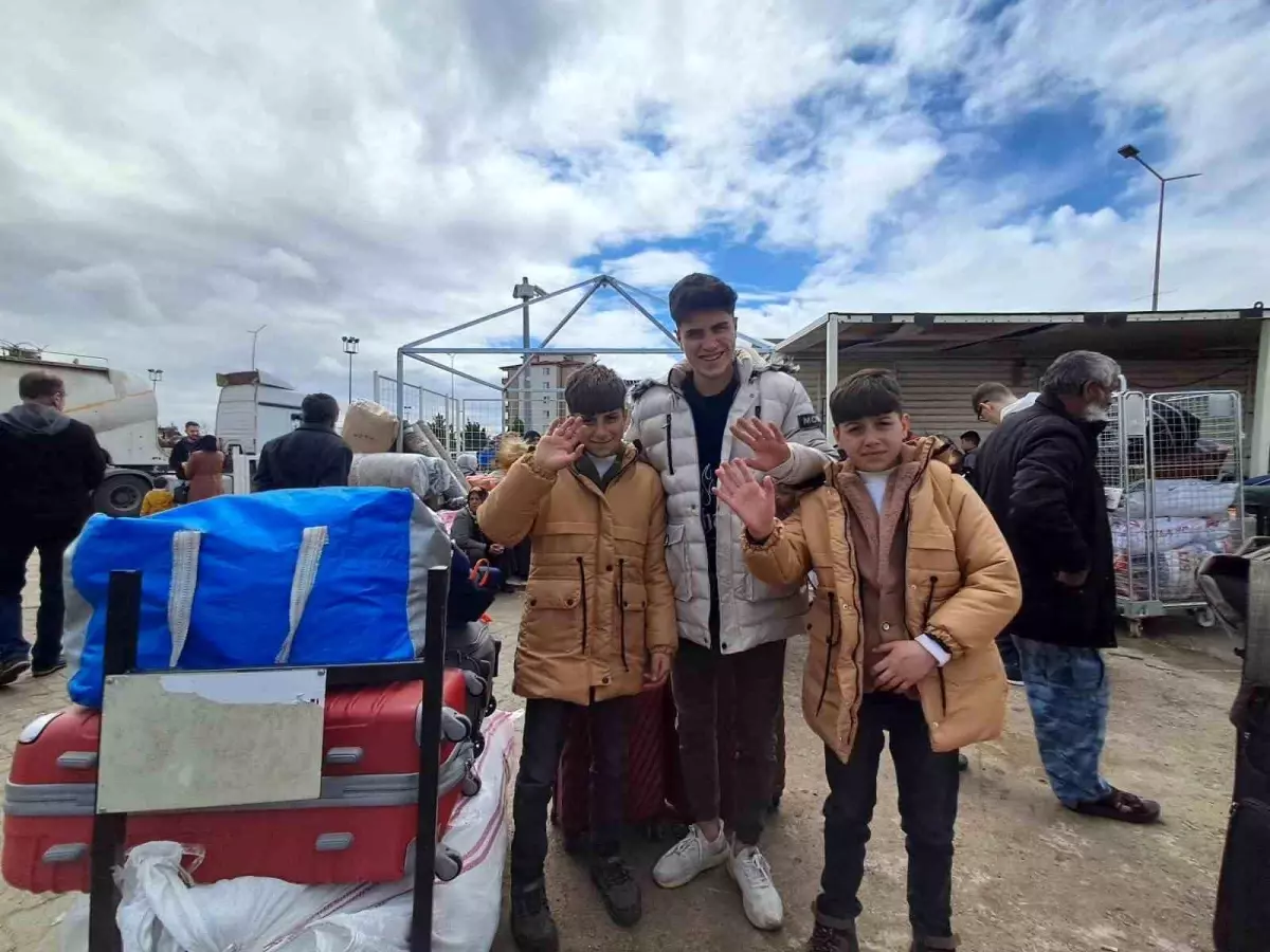 Suriyeli Mültecilerin Ülkelerine Dönüşü Devam Ediyor