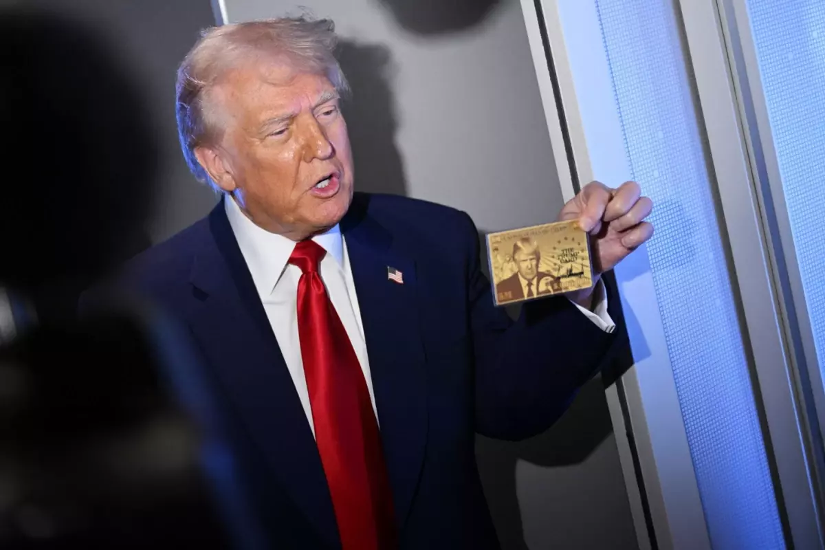 Trump, 5 milyon dolarlık altın kartı tanıttı