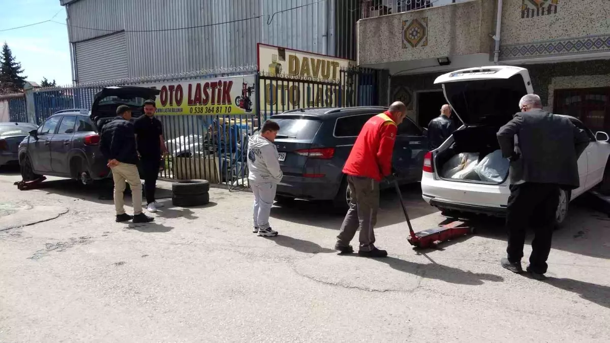 Van'da Yaz Lastiği Yoğunluğu Başladı