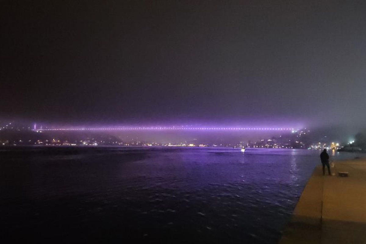 İstanbul'da yoğun sis nedeniyle boğaz trafiği askıya alındı