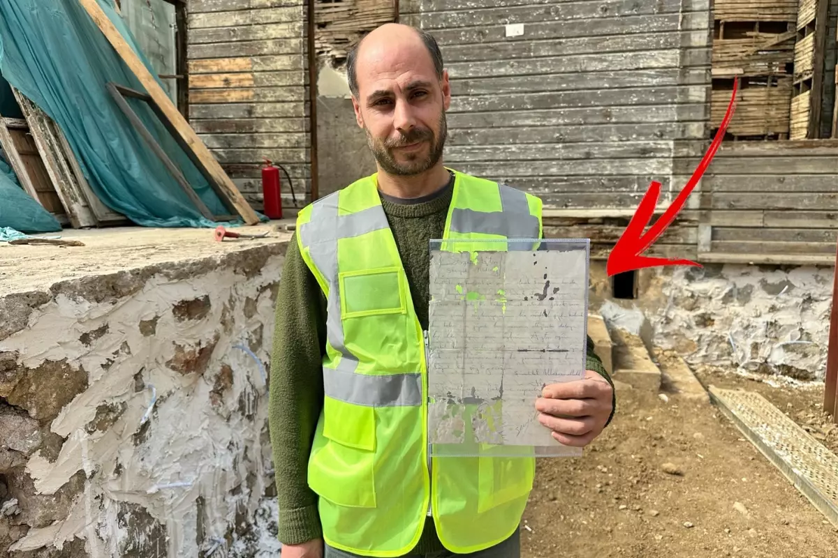 Restore edilen tarihi binanın duvarından yarım asırlık aşk mektubu çıktı