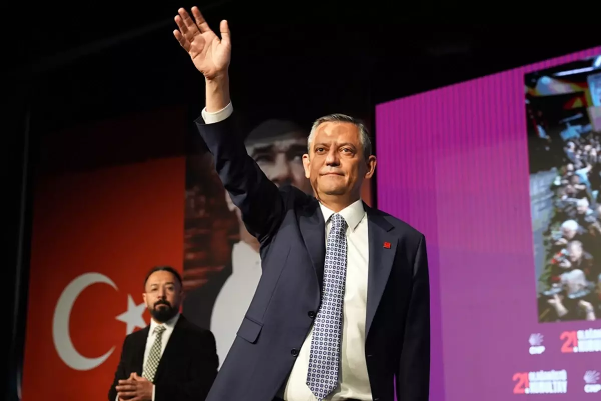 Kurultayda konuşan Özel masasındaki son anketin sonucunu paylaştı