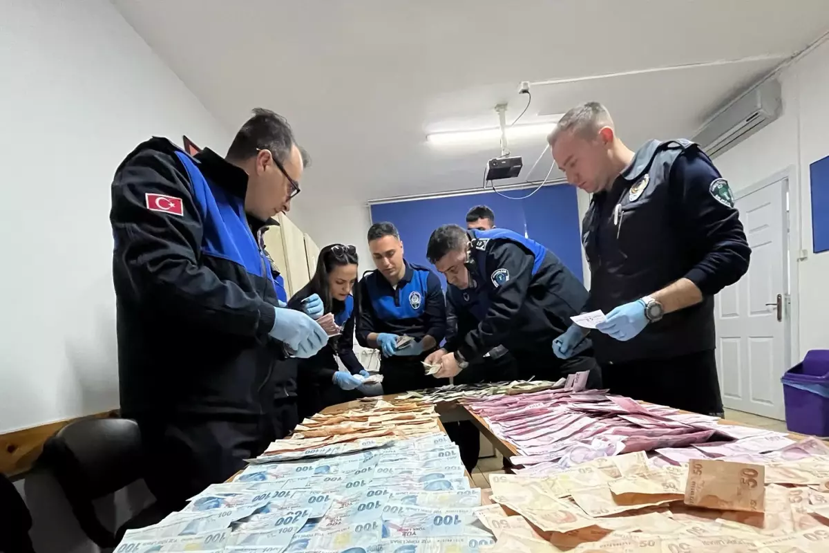 Dilencinin üzerinden çıkan parayı 8 zabıta 1 saatte zor saydı