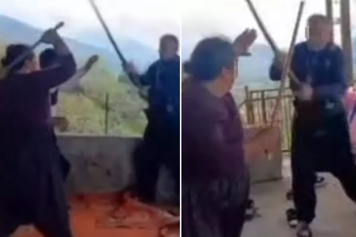 Komşu aileler sopa ve sandalyelerle kavga etti: 1'i ağır 3 yaralı