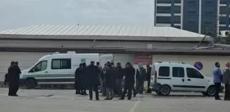 Karısını 15 bıçak darbesiyle katletti