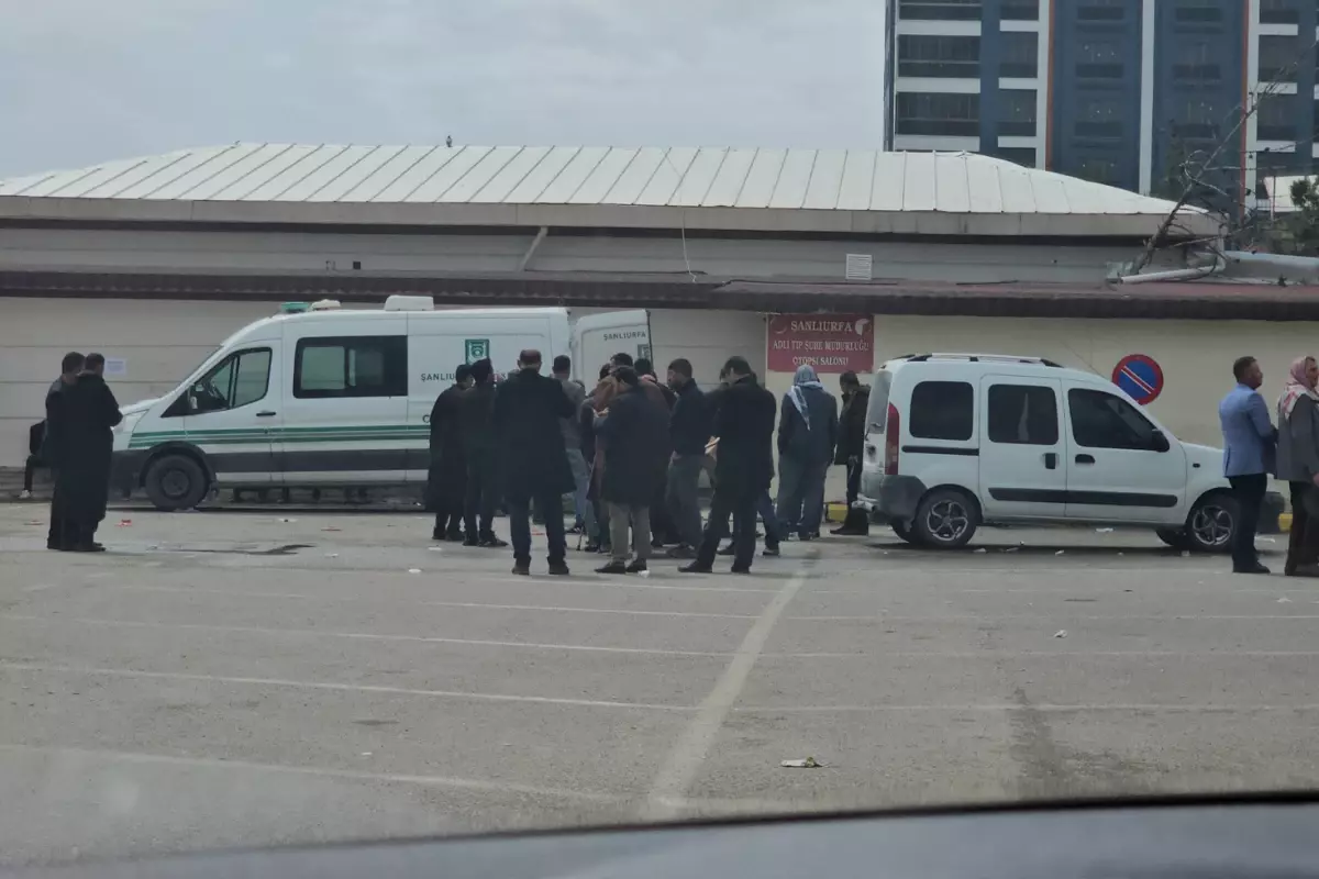 Karısını 15 bıçak darbesiyle katletti