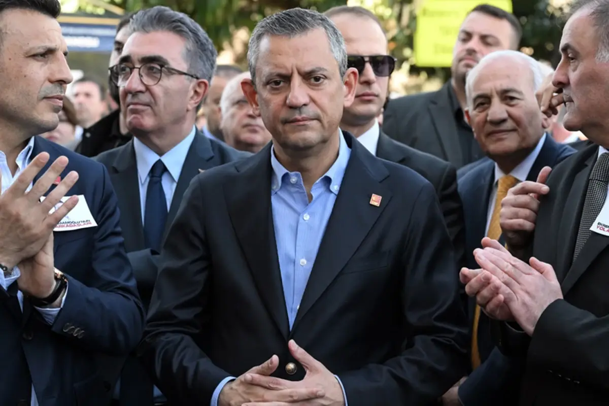 Özel, anahtar listede 12 kişinin üstünü çizdi