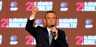 Özgür Özel yeniden CHP Genel Başkanı seçildi