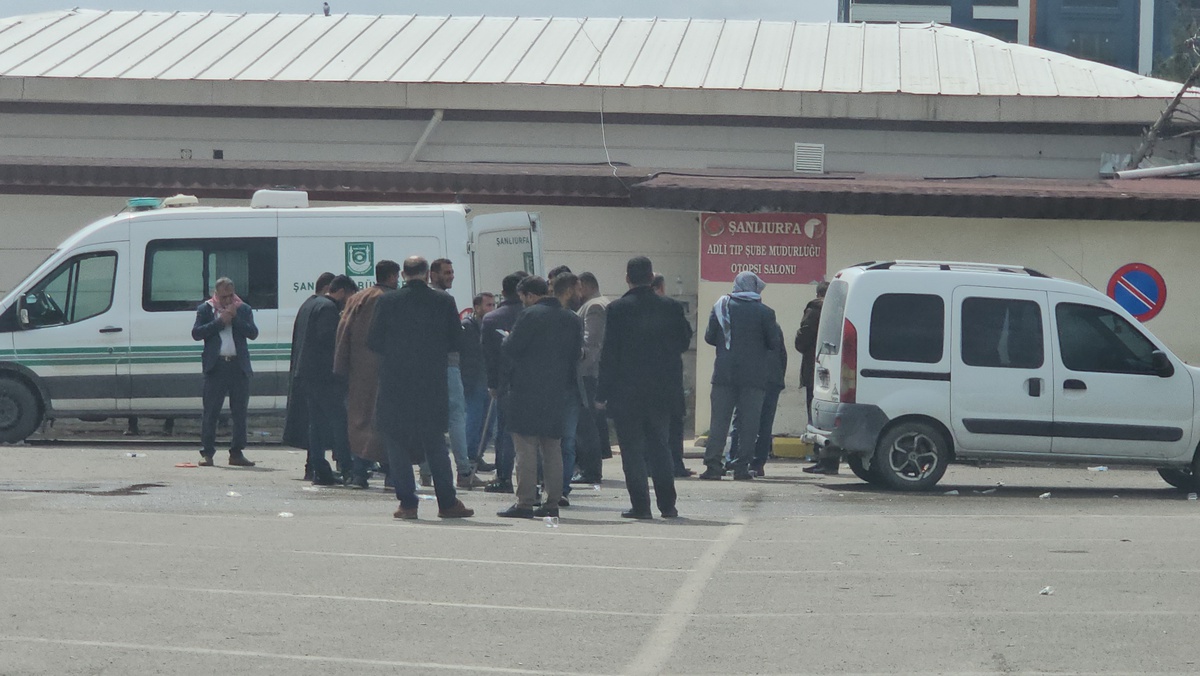 Karısını 15 bıçak darbesiyle katletti