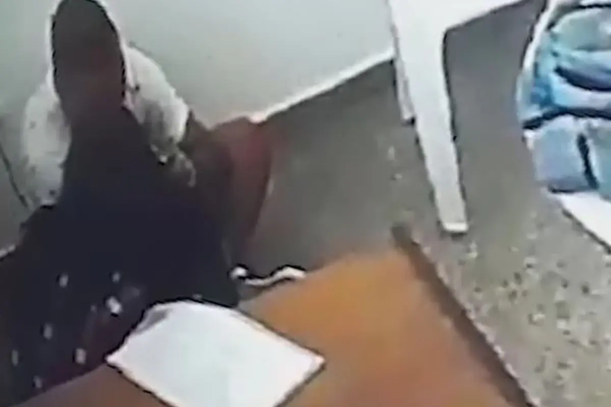 Kadın hakim, müebbet hapse mahkum ettiği polis katiliyle öpüşürken yakalandı