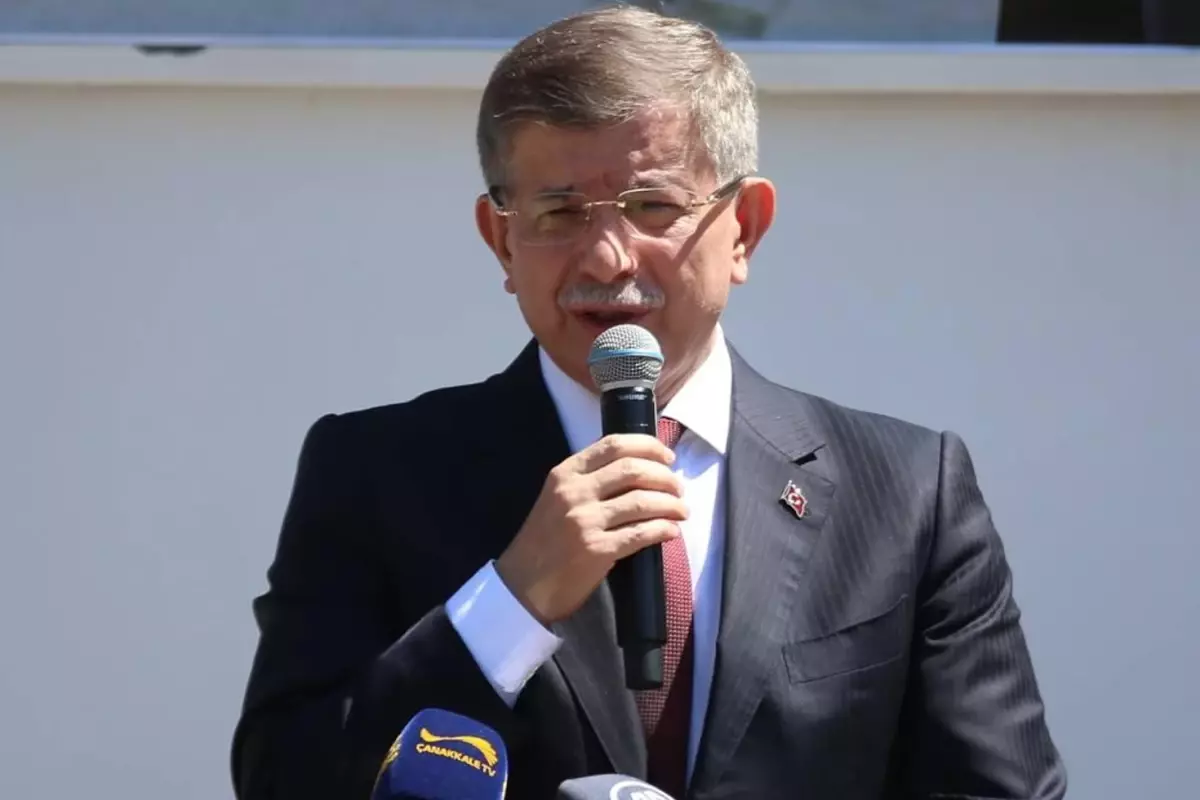Ahmet Davutoğlu'nun yeni imajı! Herkes aynı isme benzetti