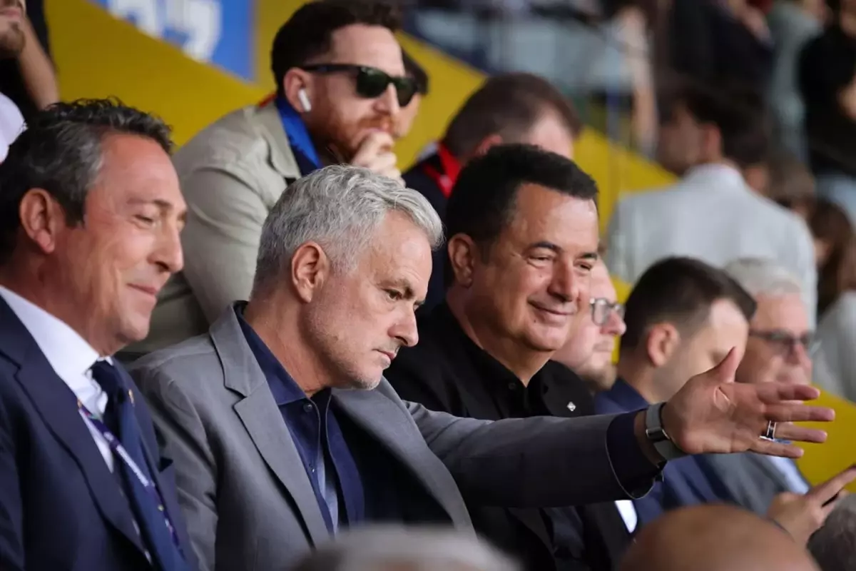 Mourinho ve Acun Ilıcalı Galatasaray maçından sonra gece yarısı konuşmuş