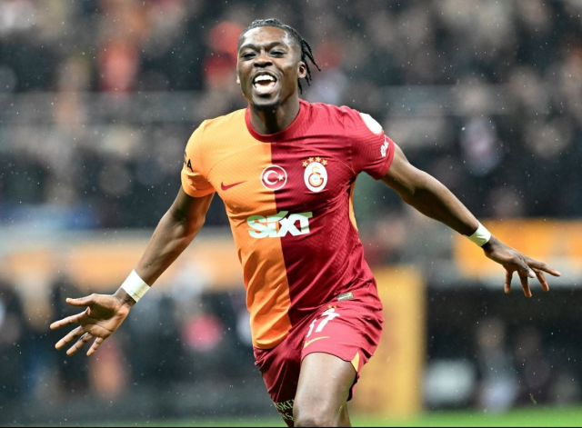 Yeni takımında da beğenilmedi! Galatasaraylıların gitti diye sevindiği futbolcu geri dönüyor Yeni takımında da beğenilmedi! Galatasaraylıların gitti diye sevindiği futbolcu geri dönüyor