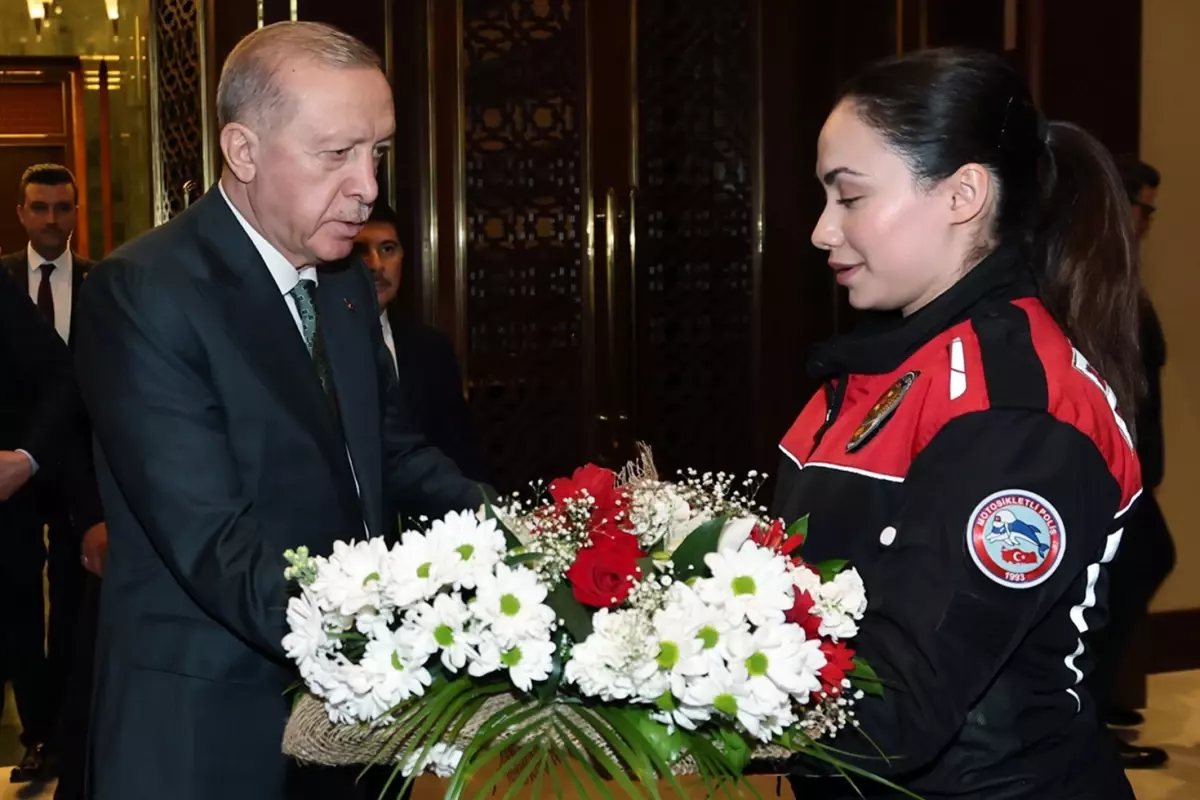 Cumhurbaşkanı Erdoğan: Alçak iftiralarla polisimize saldırılmasına müsaade edemeyiz