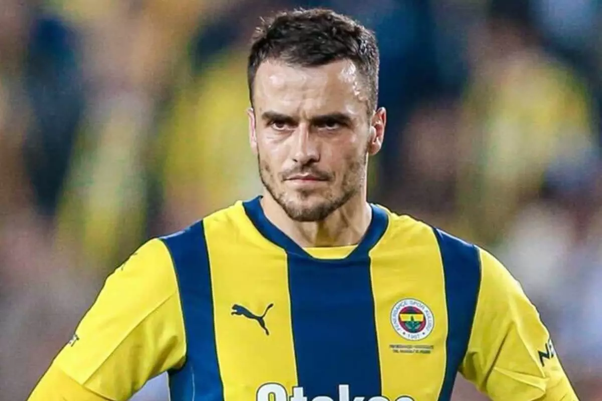 Görüşmeler başladı! Fenerbahçe, Kostic'in bonservisini alacak