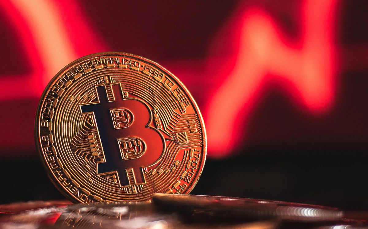 Piyasaları sarsan gelişme: ABD resesyon endişeleri Bitcoin fiyatını yerle bir etti