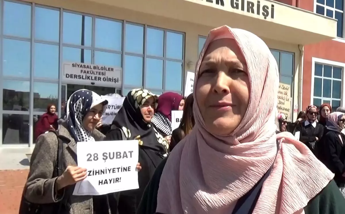 Başörtüsü Açıklaması Üzerine Öğrencilerden Tepki ve Destek