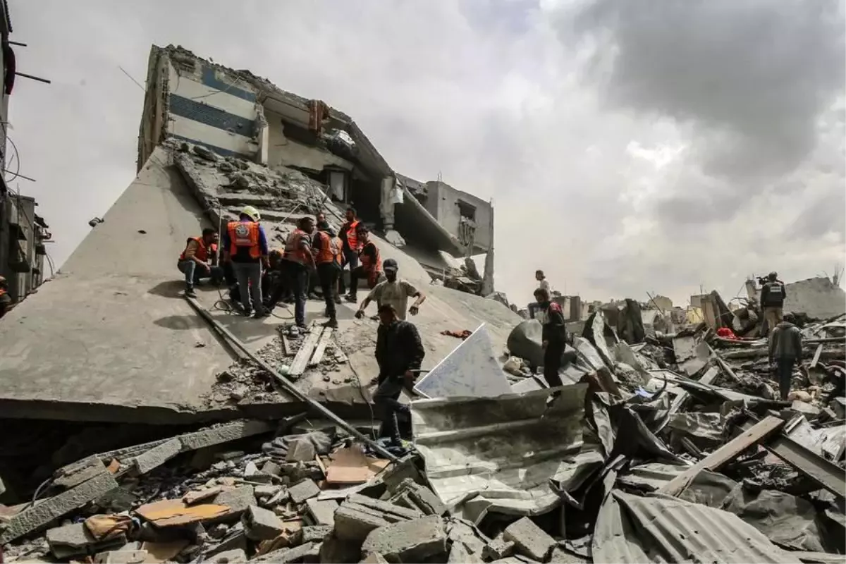 İsrail'in Hava Saldırısında 29 Filistinli Hayatını Kaybetti