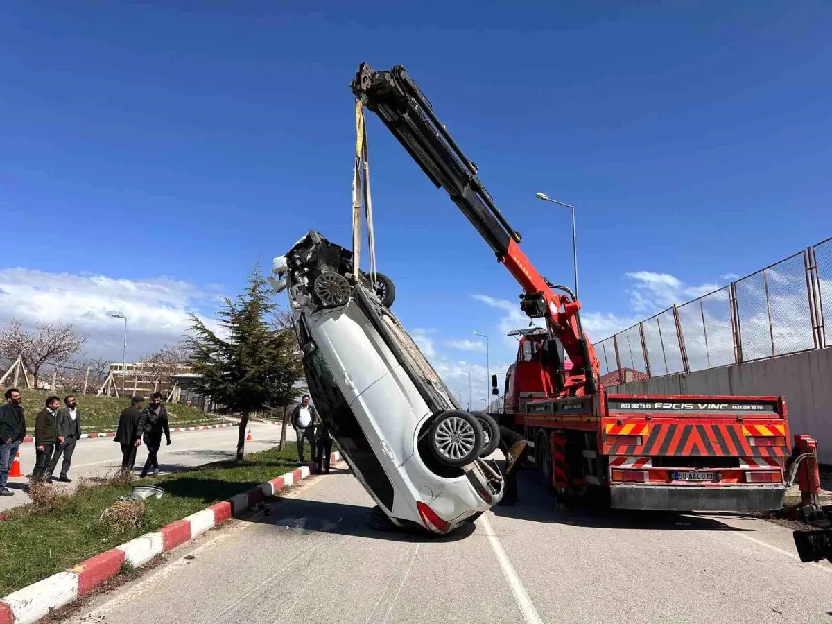 Erciş'te otomobille hafif ticari araç çarptı: 5 yaralı